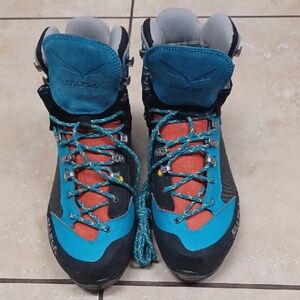 Salewa Raven 2 GTX Women's Mountaineering Boots, Worn Once, Size 40.5 (US 9)